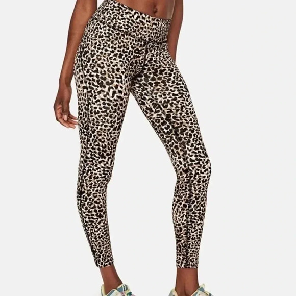 Outdoor Voices Leopard TechSweat Flex/MoveFree Leggings - Picture 4 of 5